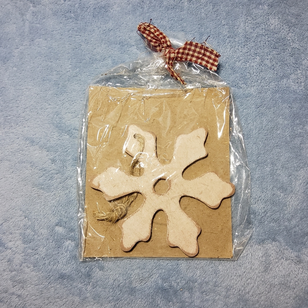 NOS Vintage 2003 Distressed Wood Snowflake Christmas Tree Ornament 4” Honey & Me